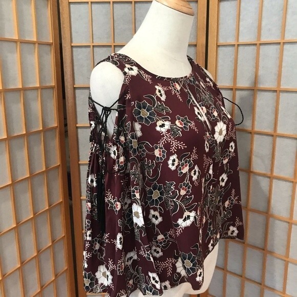 Scoop NY Burgundy Floral Cold Shoulder Blouse Small NWOT NEW - Picture 6 of 11